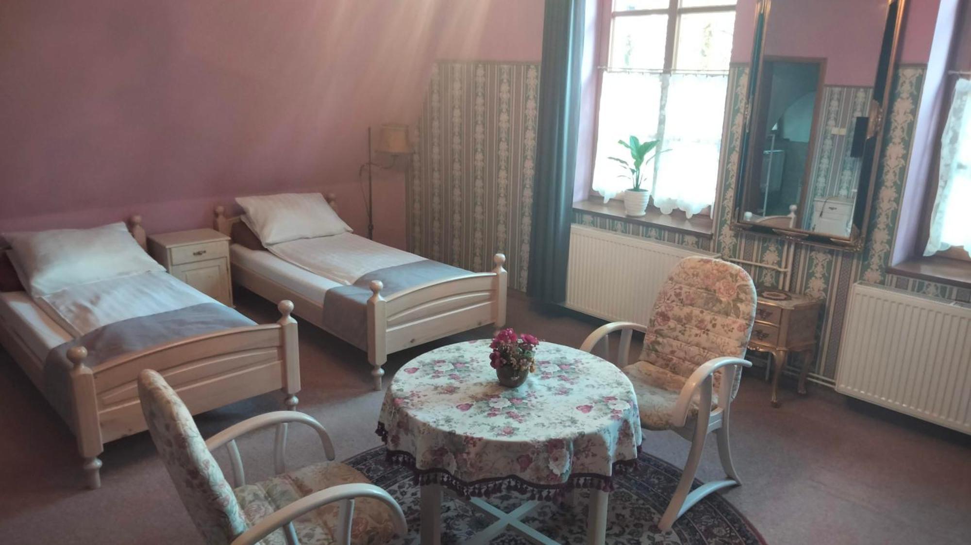 Dworek Pod Herbem Gądkowice Exteriér fotografie